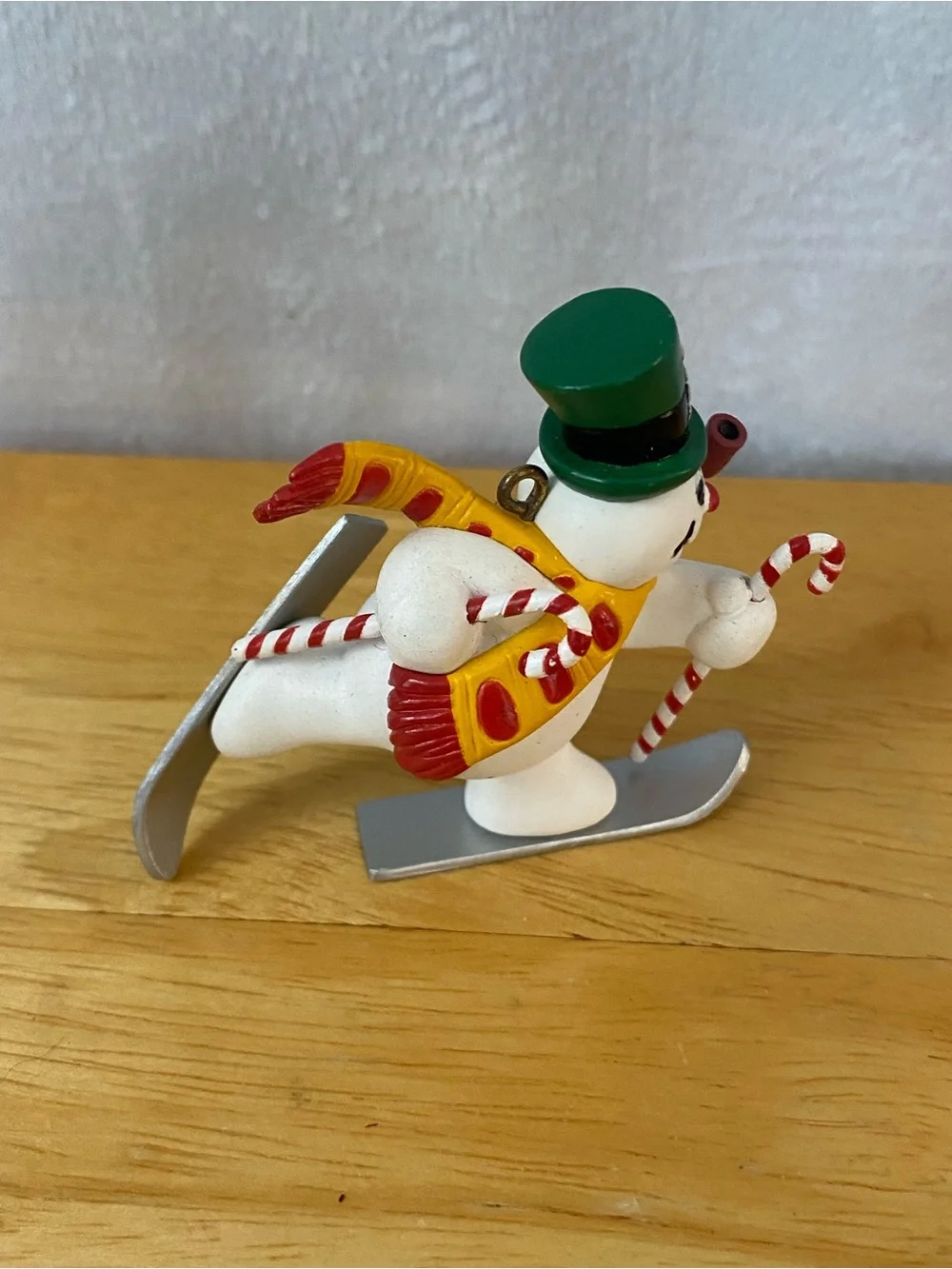 2006 Carlton Cards Heirloom Frosty the Snowman Skiing ornament